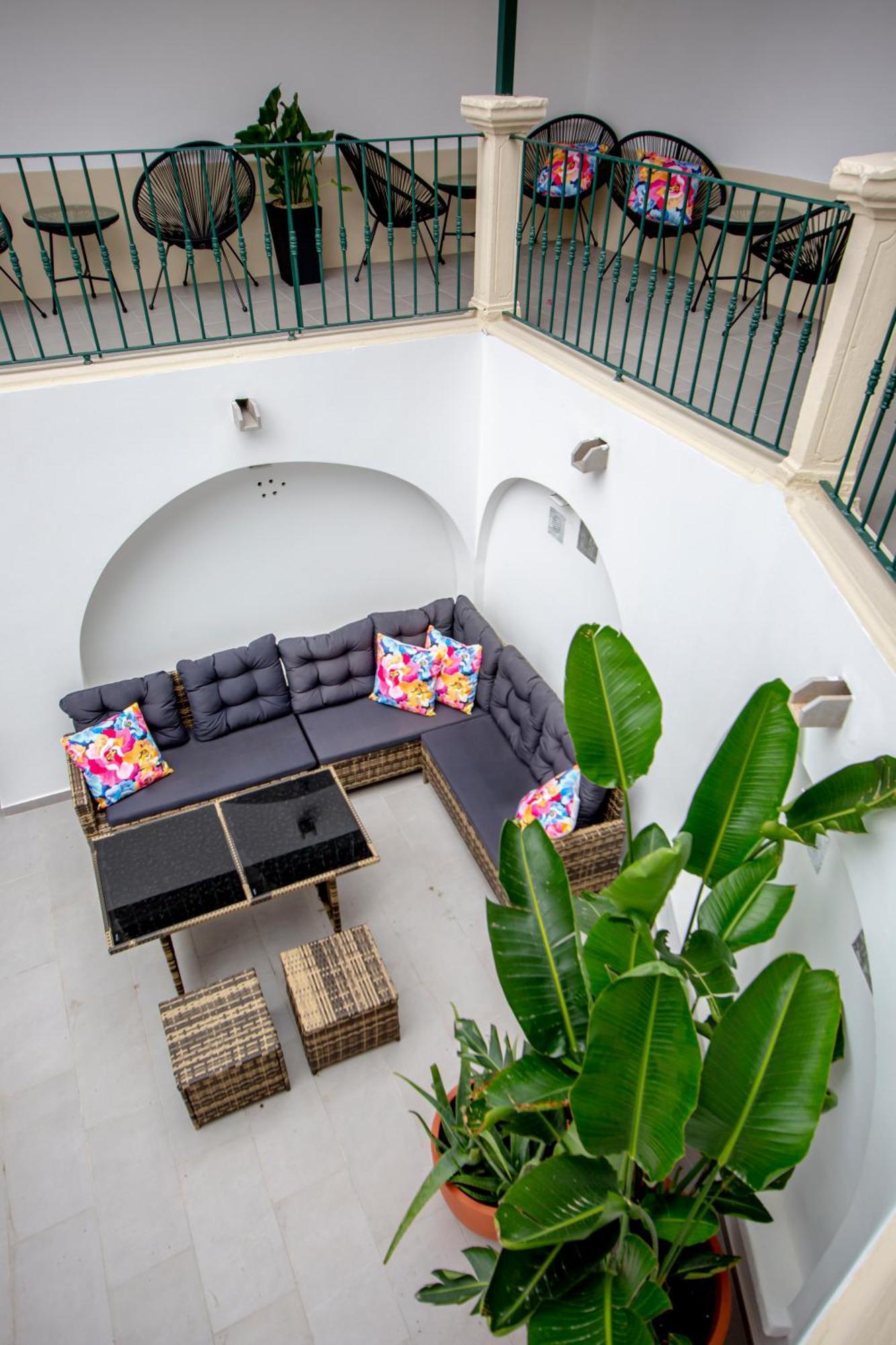 Guest House Jacaranda Faro Exterior photo